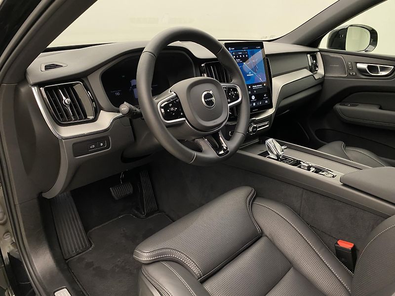 Volvo XC60 T6 AWD RECHARGE BLACK EDITION - fotka 4 z 61