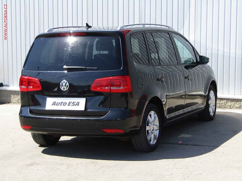 Volkswagen Touran (2015) 1.6TDi, Navi, AC - fotka 4 z 20