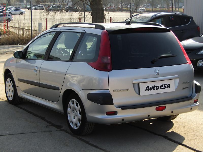 Peugeot 206 (2004) 1.4 HDi, ČR, AC, park.asist - fotka 6 z 14