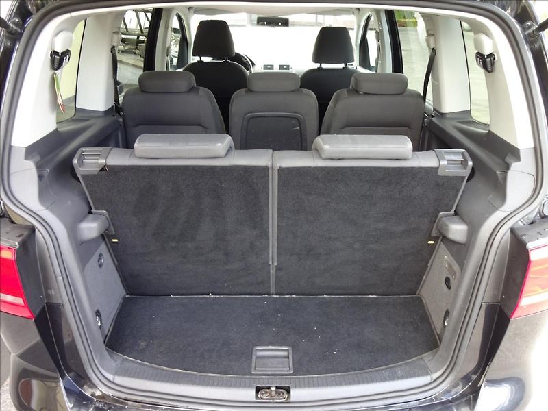 Volkswagen Touran 2,0 TDI 103kW 7.MÍST - fotka 27 z 55