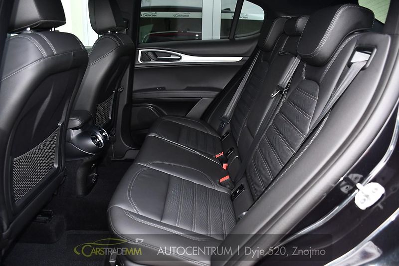 Alfa Romeo Stelvio 2.2 Diesel 16V Veloce TAŽNÉ - fotka 13 z 52