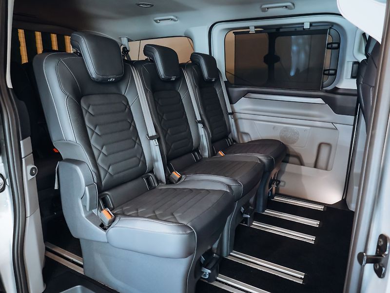 Ford Tourneo Custom 2.0 EcoBlue Titanium X - fotka 32 z 34