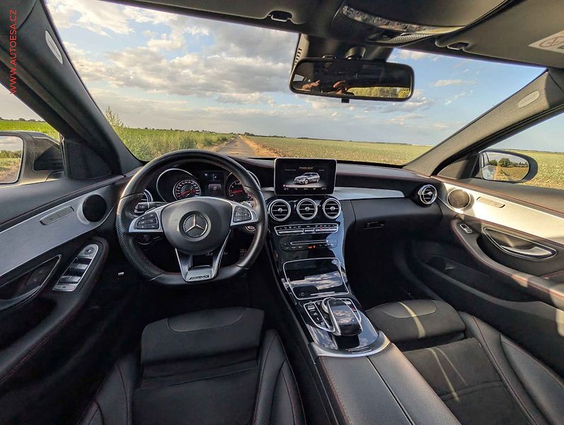 Mercedes-Benz Třídy C (2016) 3.0 V6 BiTurbo AMG C 43 - fotka 12 z 19