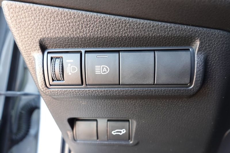 Toyota Corolla Cross 2,0 HEV Style Tech FWD - fotka 20 z 33