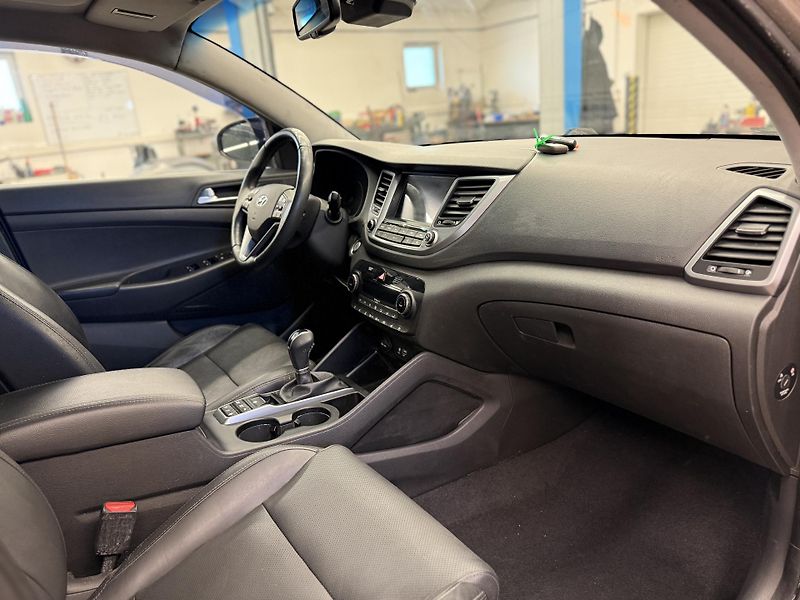 Hyundai Tucson 1.7 CRDi 104 kW - fotka 16 z 19
