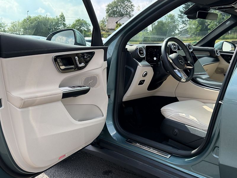 Mercedes-Benz GLC 200 d 4MATIC - fotka 22 z 37
