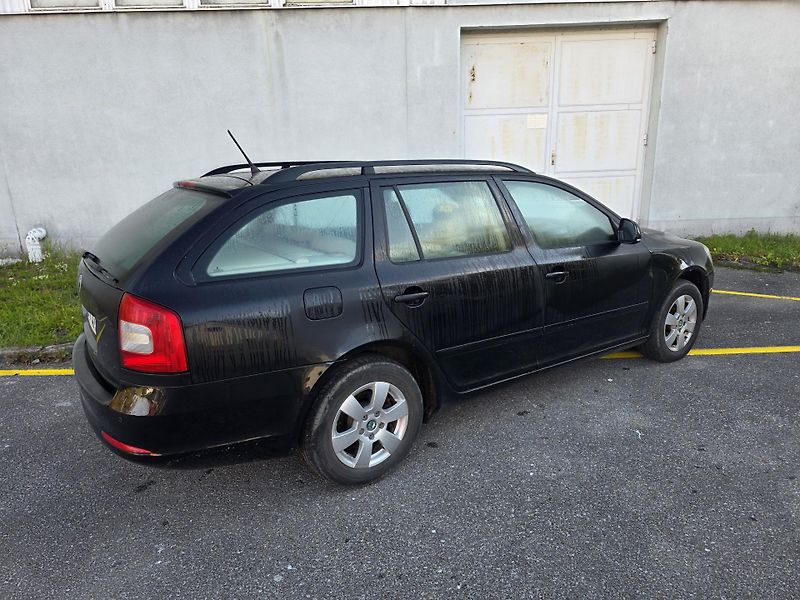 Škoda Octavia (2011) 2 face 2.0 TDi 103kw DSG - fotka 4 z 15