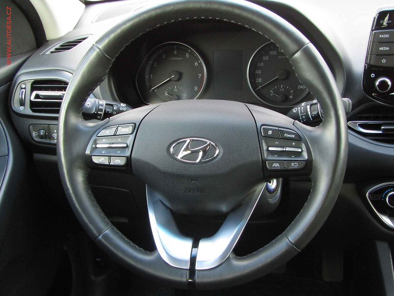 Hyundai i30 (2023) 1.0 T-GDi, ČR, Smart, LED - fotka 13 z 21