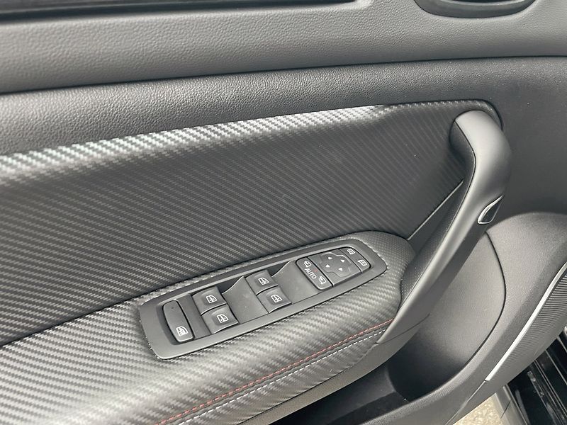 Renault Mégane (2024) RS ULTIME 1,8TCe 300k EDC - fotka 23 z 28