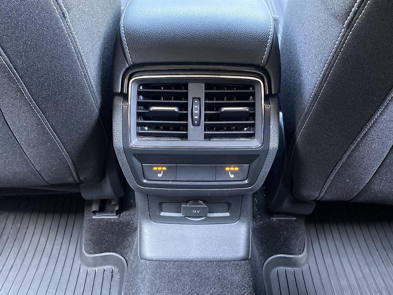 Škoda Karoq (2018) 1.6 TDI DSG Style + - fotka 25 z 32