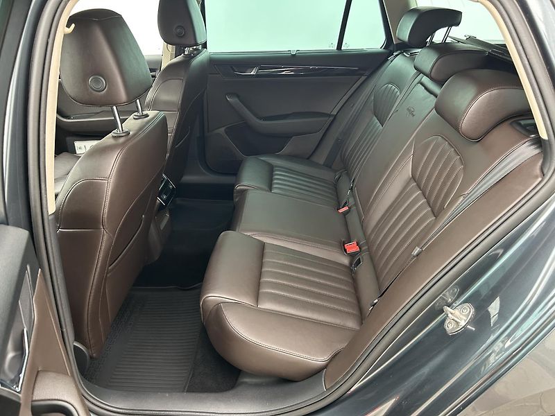 Škoda Superb 2.0 TDI L&K - fotka 7 z 29