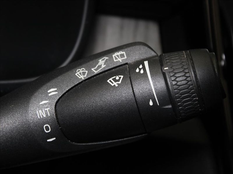 Volvo XC40 2,0 T4 140kW Insc. H/K 1.maj.Č - fotka 18 z 23