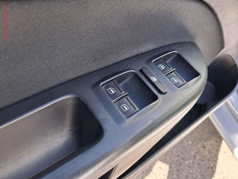 Škoda Octavia (2012) 1.6 TDi, 2.maj,ČR, Elegance - fotka 13 z 16