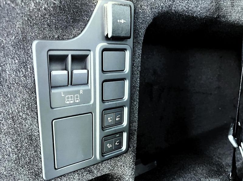 Land Rover Discovery (2026) 3,0 D250 S AWD - fotka 7 z 35