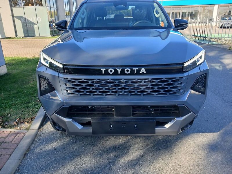 Toyota Hilux 2.8L Diesel 48V MHEV - 4x4 - 6 - fotka 2 z 9