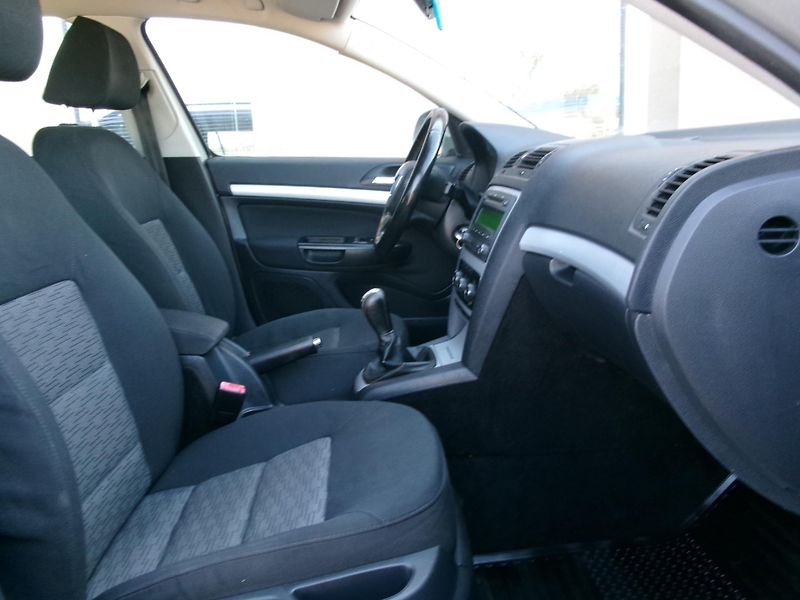 Škoda Octavia (2010) 2,0TDI 8V KLIMA VÝHŘEV TAŽNÉ - fotka 23 z 24