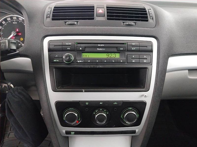 Škoda Octavia (2009) Ambiente 1.4 TSI, Xenony - fotka 12 z 15