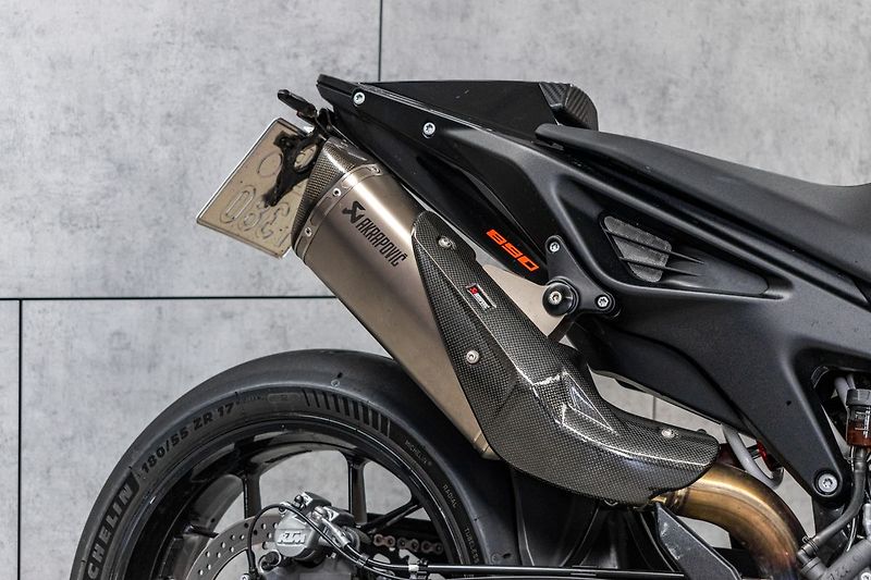 KTM 890 Duke L *AKRAPOVIC* - fotka 6 z 20