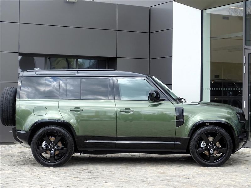 Land Rover Defender 110 D250 X-DYNAMIC SE - fotka 6 z 24