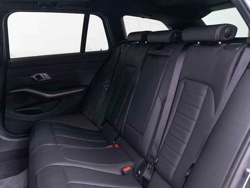 BMW Řada 3 M340i xDrive Touring - fotka 23 z 23