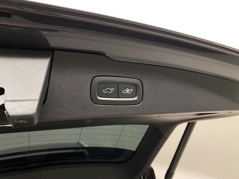 Volvo V60 D4 INSCRIPTION AUT REZERVACE - fotka 31 z 47