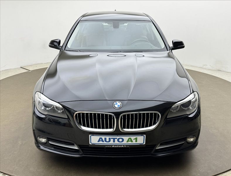 BMW Řada 5 2,0 4X4 KŮŽE SERVIS KAMERA ČR - fotka 2 z 38