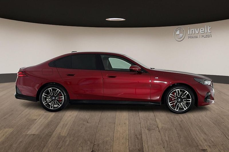 BMW Řada 5 540d xDrive Sedan - fotka 2 z 26