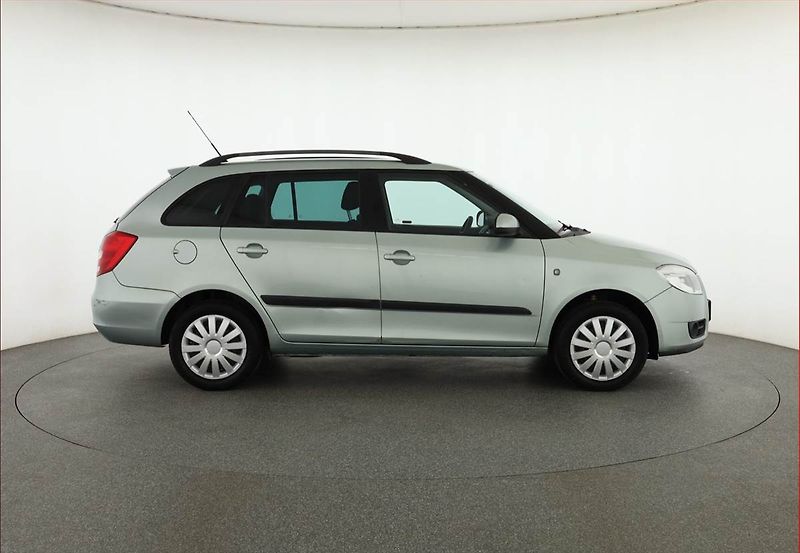 Škoda Fabia (2009) 1.2 12V, Serv.kniha, po STK - fotka 6 z 12