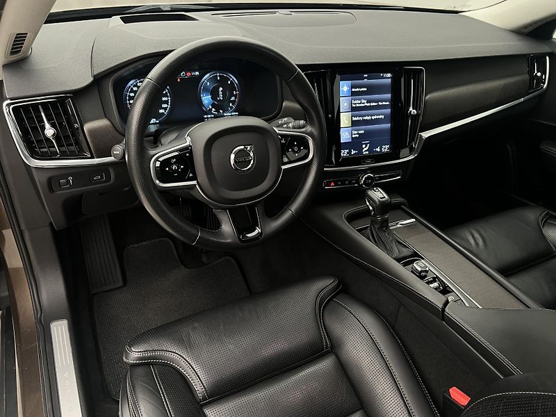 Volvo V90 CC D5 AWD PRO CZ 1. maj. - fotka 4 z 44