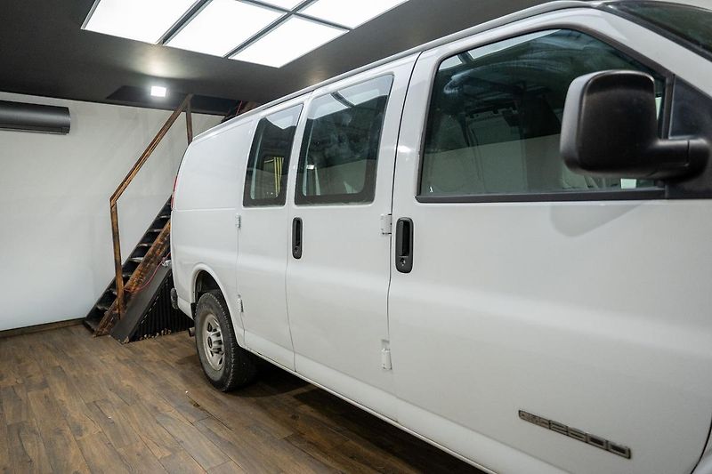 GMC Savana 4.8 V8 Vortec 208 kW - fotka 19 z 32