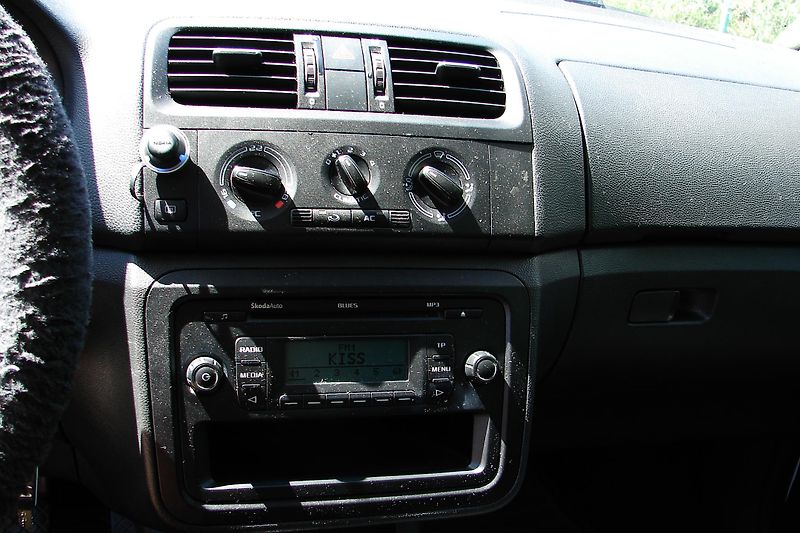 Škoda Fabia 1.6 TDi + KOLA, KLIMA,STK,ČR   - fotka 20 z 35