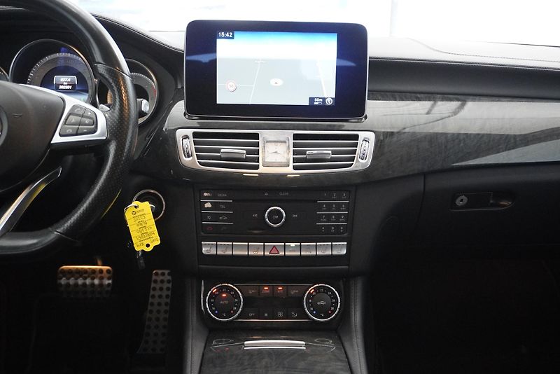 Mercedes-Benz CLS 3,0D 4MATIC AMG-LINE  - fotka 22 z 29