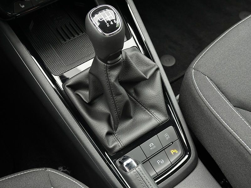 Škoda Scala 1.5TSi Monte Carlo 150PS KAMER - fotka 27 z 33
