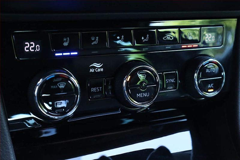 Škoda Superb (2019) Laurin&Klement 2.0 TDI - fotka 16 z 31