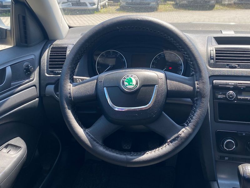 Škoda Octavia (2009) KOMBI 1.6 MPi - fotka 8 z 31