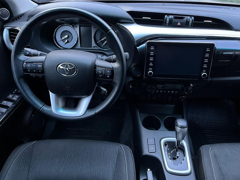 Toyota Hilux (2023) 2.8 D-4D EXECUTIVE DOUBLE CAB - fotka 20 z 35