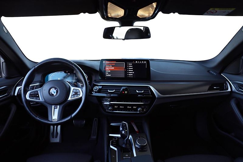 BMW Řada 5 530d xDrive Touring - fotka 11 z 14