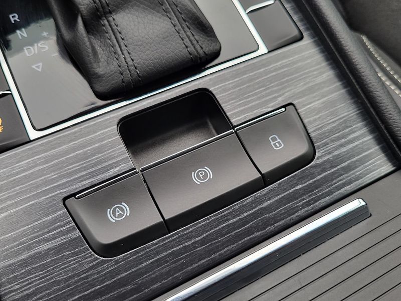 Škoda Superb III FL 2.0 TDi DSG STYLE+ *ČR - fotka 25 z 46