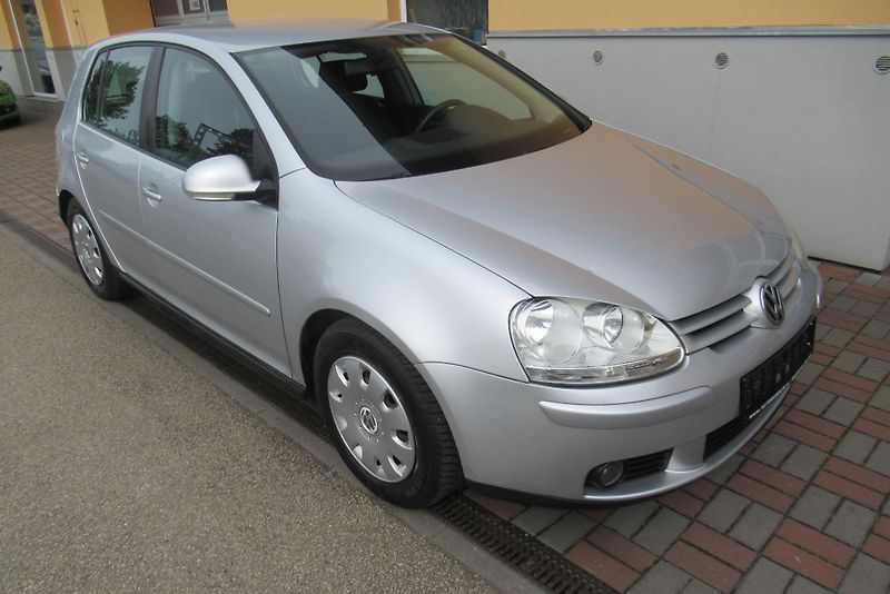 Volkswagen Golf 1.9 TDi AUT. KLIMA TAŽNÉ - fotka 1 z 18