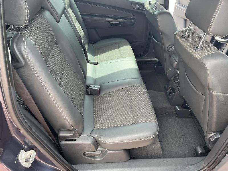 Opel Zafira 1.8 i Cosmo Automat 7 Míst - fotka 15 z 32