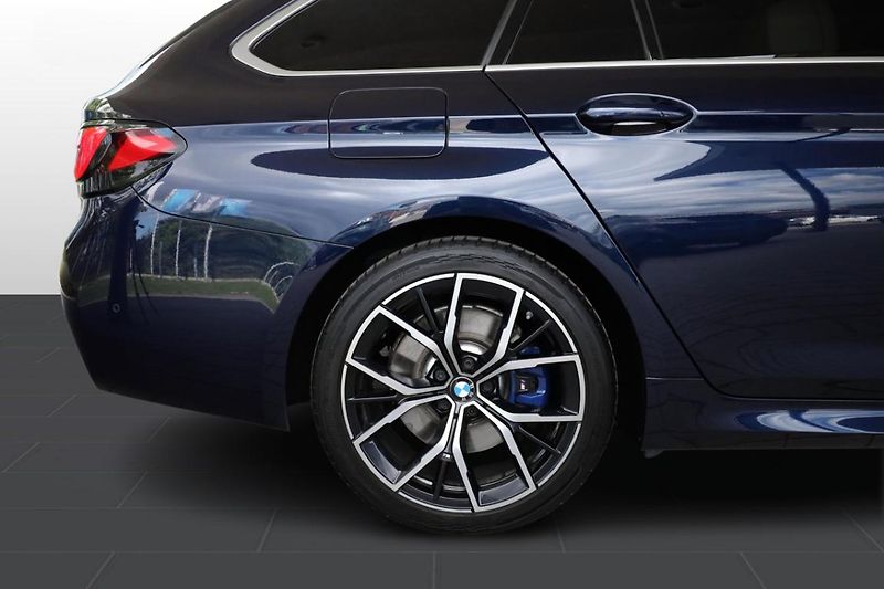 BMW Řada 5 530d xDrive Touring - fotka 10 z 33
