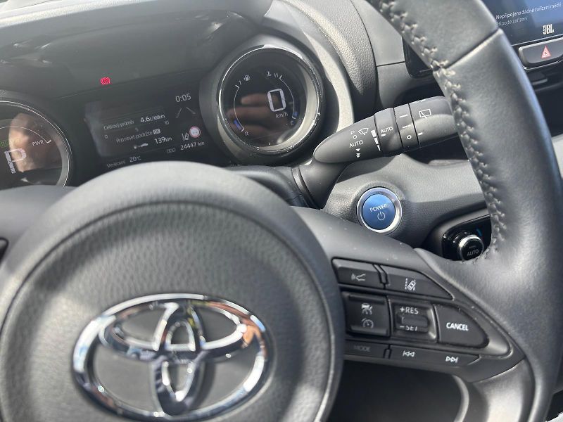 Toyota Yaris 1.5 HSD e-CVT Selection Style - fotka 17 z 28