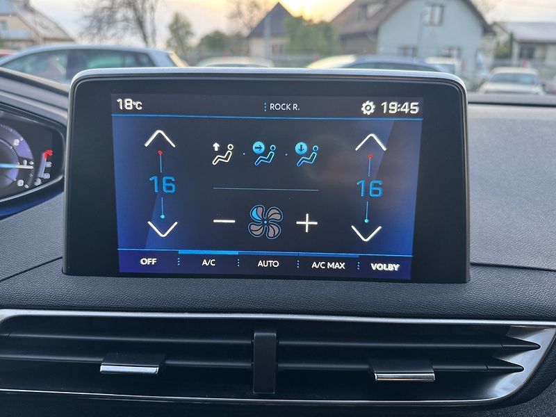 Peugeot 5008 (2020) 1.5 BlueHDi GT-Line LED Kamera - fotka 11 z 50