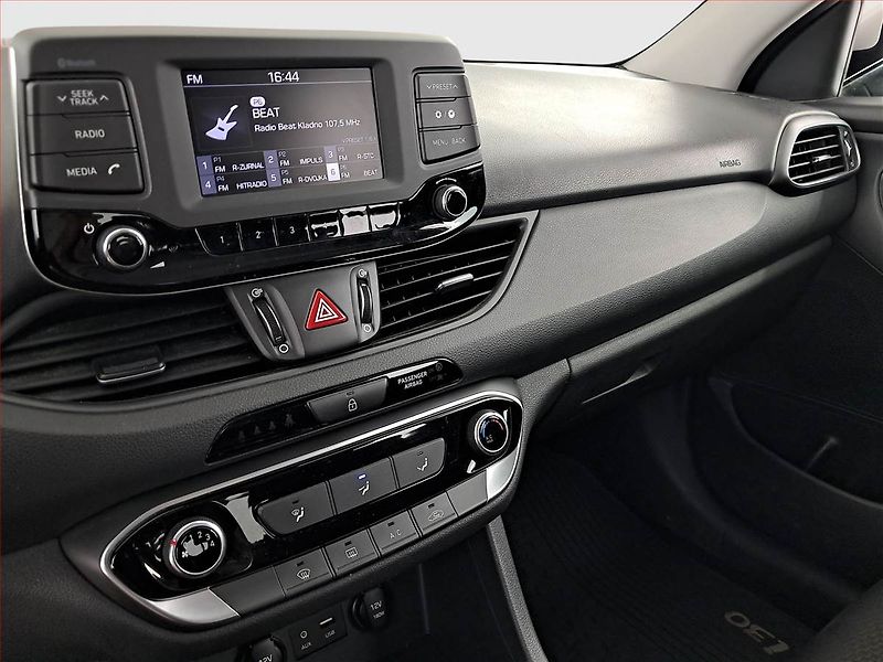 Hyundai i30 (2019) 1.4 T-GDI, Serv.kniha - fotka 12 z 20