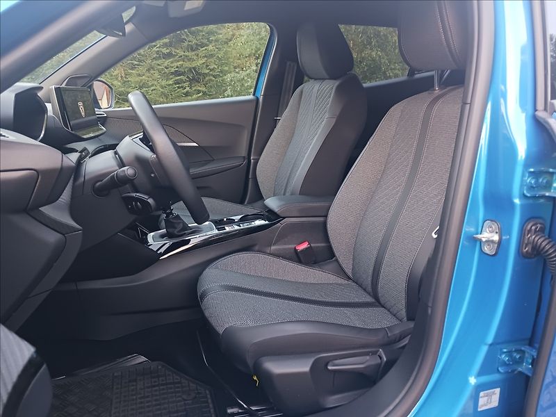 Peugeot 2008 1,2 ALLURE LIMITED edition - fotka 9 z 38