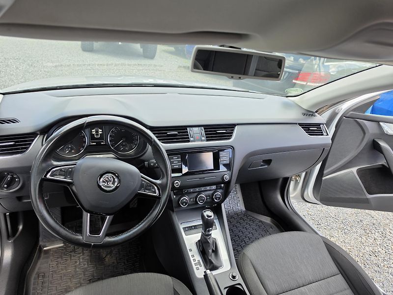 Škoda Octavia 1.6 TDI DSG  - fotka 12 z 20