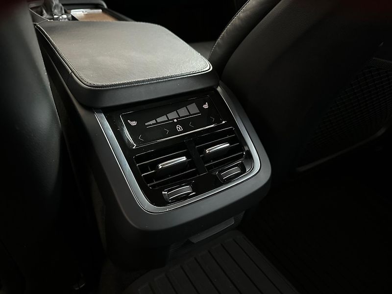 Volvo S90 (2018) D5 INSCRIPTION AWD  - fotka 30 z 34