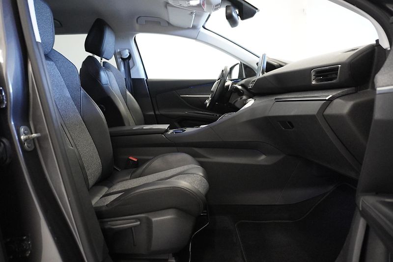 Peugeot 5008 1.6 E-THP ALLURE AUT. - fotka 27 z 32