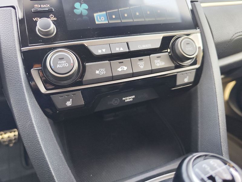 Honda Civic 1.0 i-VTec/93kW Elegance - fotka 20 z 30