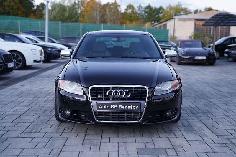 Audi S4 B7 V8 253kW/BOSE/RECARO/MAX VÝ - fotka 1 z 50